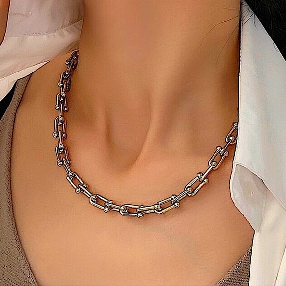 U Link Gold Plated Horseshoe Chain Necklace - Picture 6 of 11